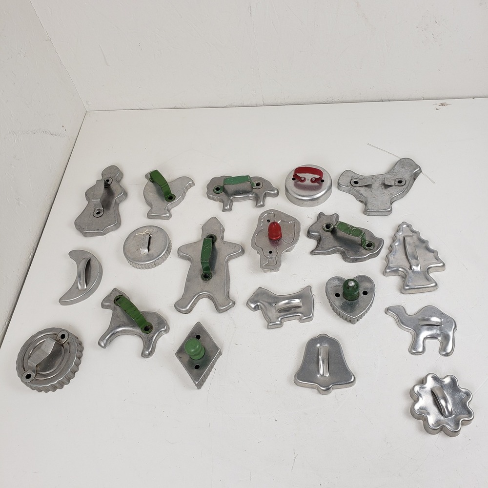Vintage Aluminum Cookie Cutter Lot 19pc Mixed Shapes Metal Handle + Wood Knobs